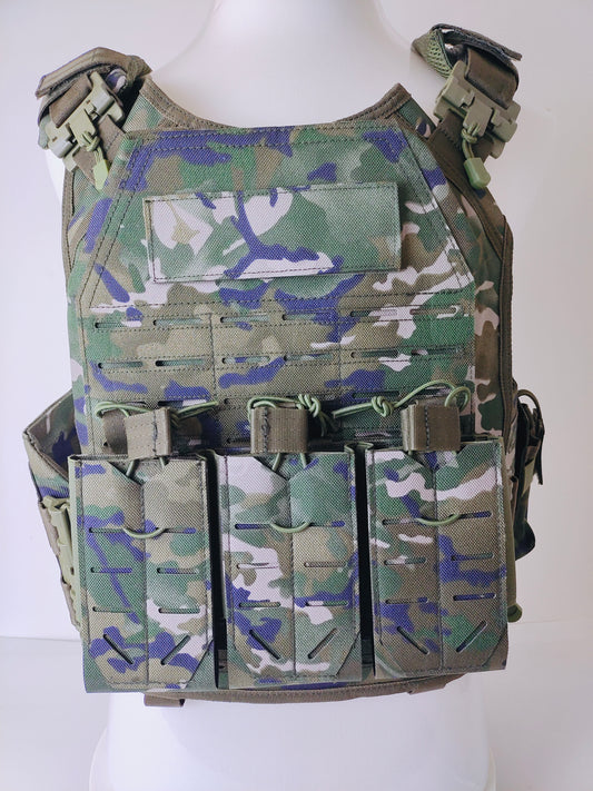 Tactical vest, high-strength fabric, abrasion resistant, 4 equipment bag configuration, equipment bag detachable, equipped with removal buckle, adjustable size, advanced protective equipment