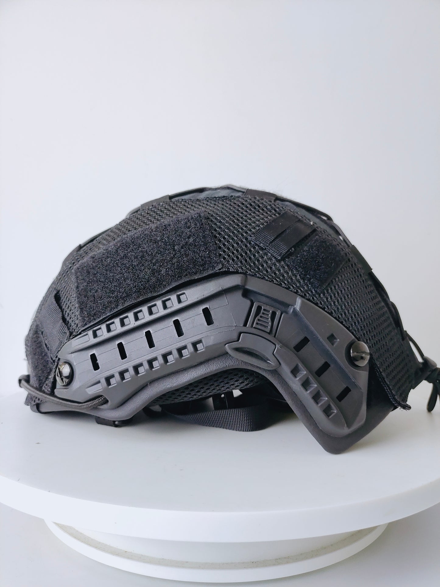 FAST helmet and helmet cover, tactical covering, multiple materials available, engineering plastic, fiberglass, PE fiber, Kevlar,black color, regular upholstery, advanced protective equipment